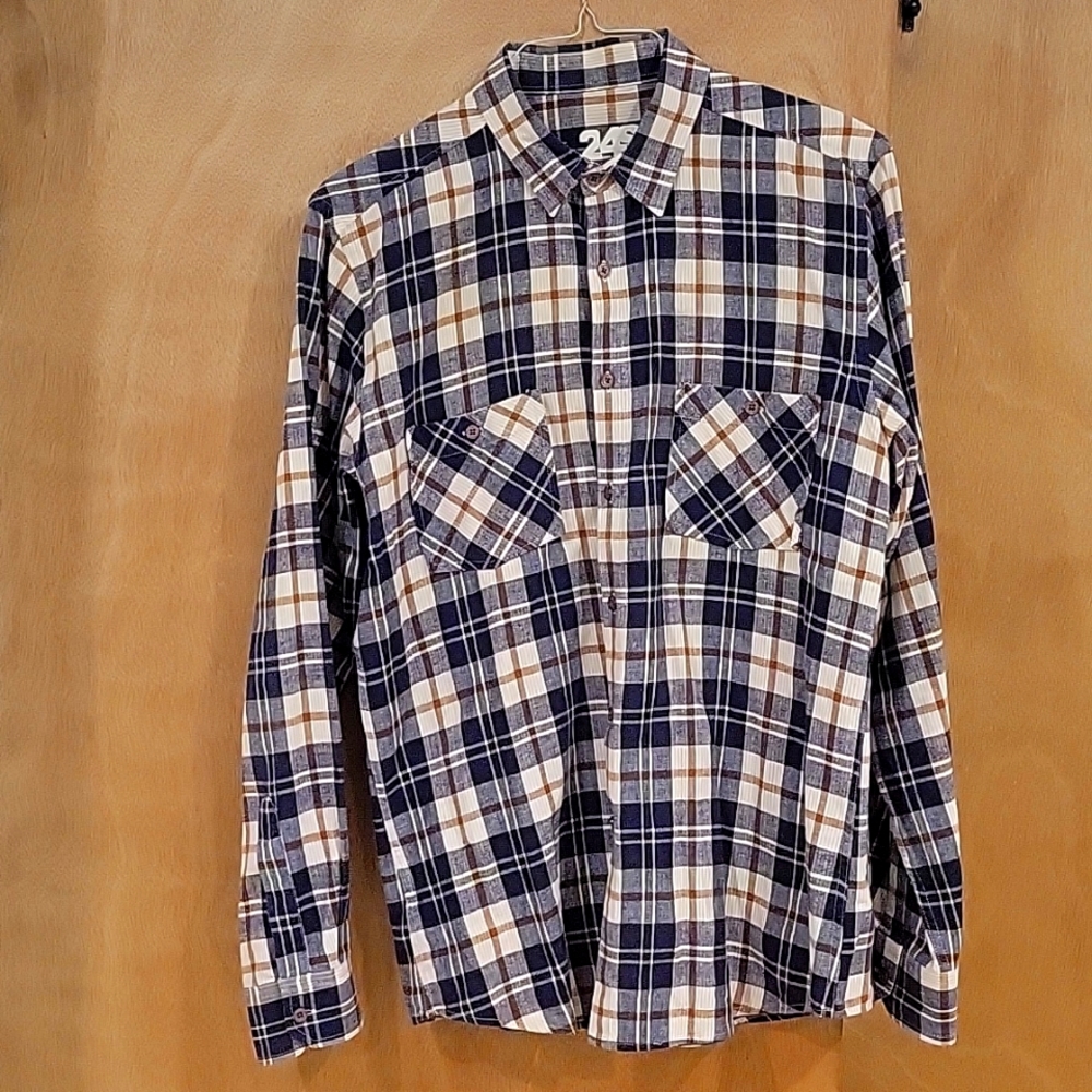 Twenty Four Standard midweight flannel, size M (runs big)